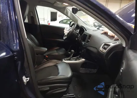 2018 Jeep Compass Latitude 4X4 из США, поврежденный, VIN 3C4NJDBB1JT223371